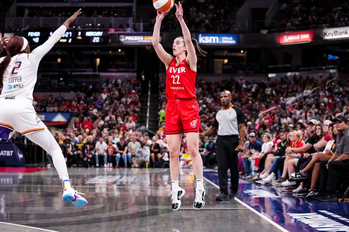 Indiana Fever guard Caitlin Clark (22) shoots a 3-pointer Friday, Aug. 16, 2024, during the game at Gainbridge Fieldhouse in Indianapolis.