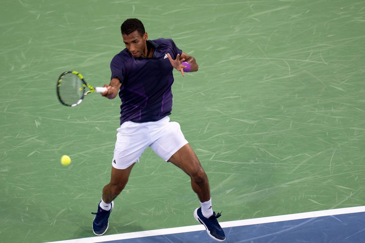 Felix Auger Aliassime, of Canada, returns to Jack Draper, of the United Kingdom, during the Cincinnati Open at the Lindner Family Tennis Center in Mason on Friday, Aug. 16, 2024.