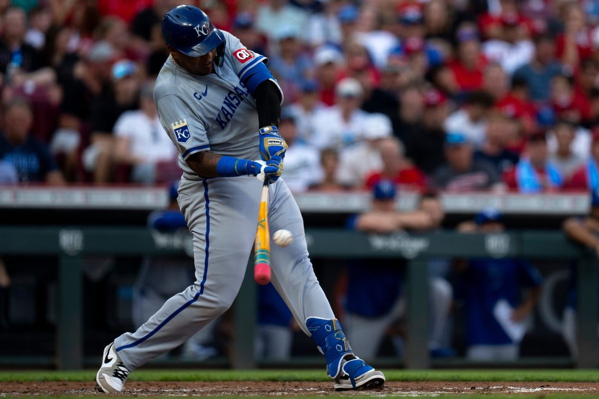 Kansas City Royals designated hitter Vinnie Pasquantino (9) hits a base hit in the third inning of the MLB game between the Cincinnati Reds and Kansas City Royals at Great American Ball Park in Cincinnati on Saturday, Aug. 17, 2024.