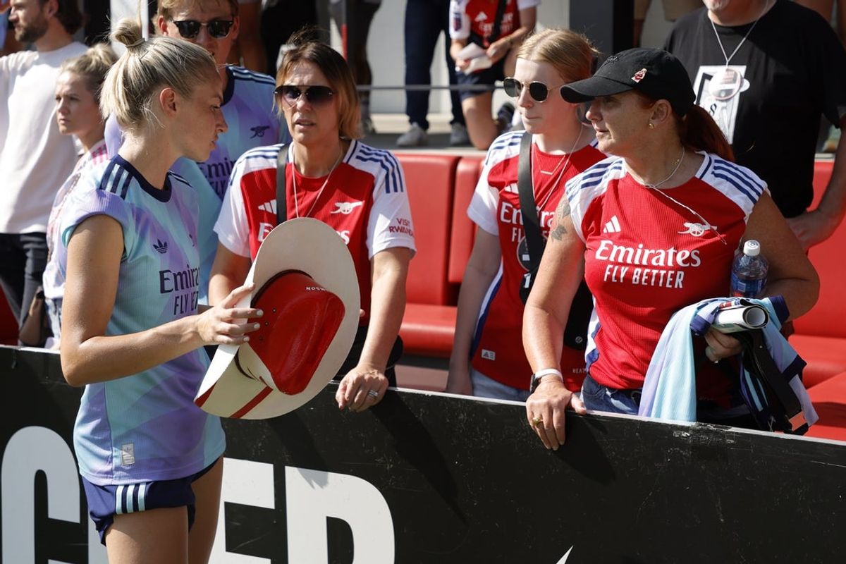 Aug 18, 2024; Washington, DC, USA; Arsenal FC defender Leah Williamson (6) talks with fans after their friendly against Washington Spirit at Audi Field. Mandatory Credit: Geoff Burke-Imagn Images