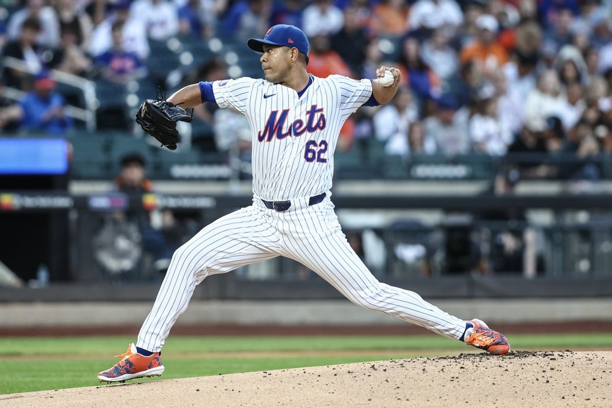 Aug 20, 2024; New York City, New York, USA;  New York Mets starting pitcher Jose Quintana (62) pitches in the first inning against the Baltimore Orioles at Citi Field. Mandatory Credit: Wendell Cruz-Imagn Images