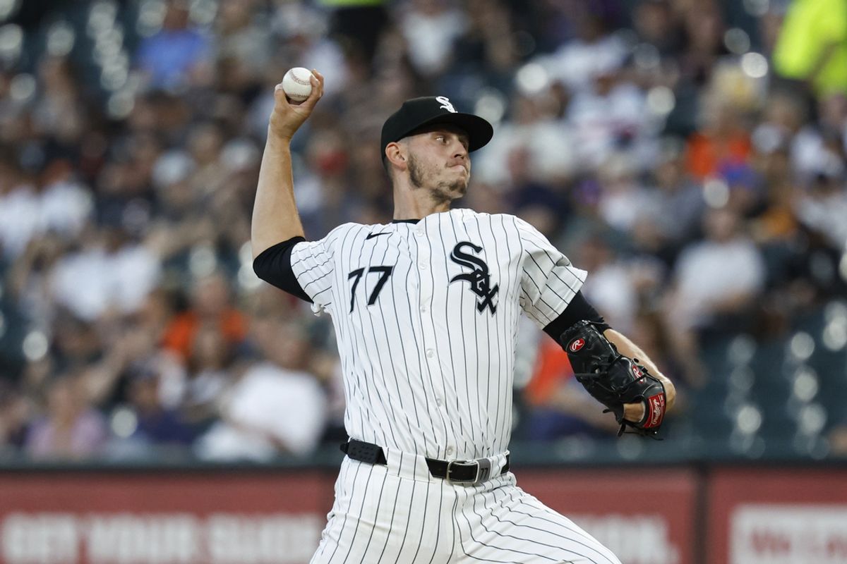Aug 23, 2024; Chicago, Illinois, USA; Chicago White Sox starting pitcher Chris Flexen (77) delivers a pitch against the Detroit Tigers during the first inning at Guaranteed Rate Field. Mandatory Credit: Kamil Krzaczynski-USA TODAY Sports