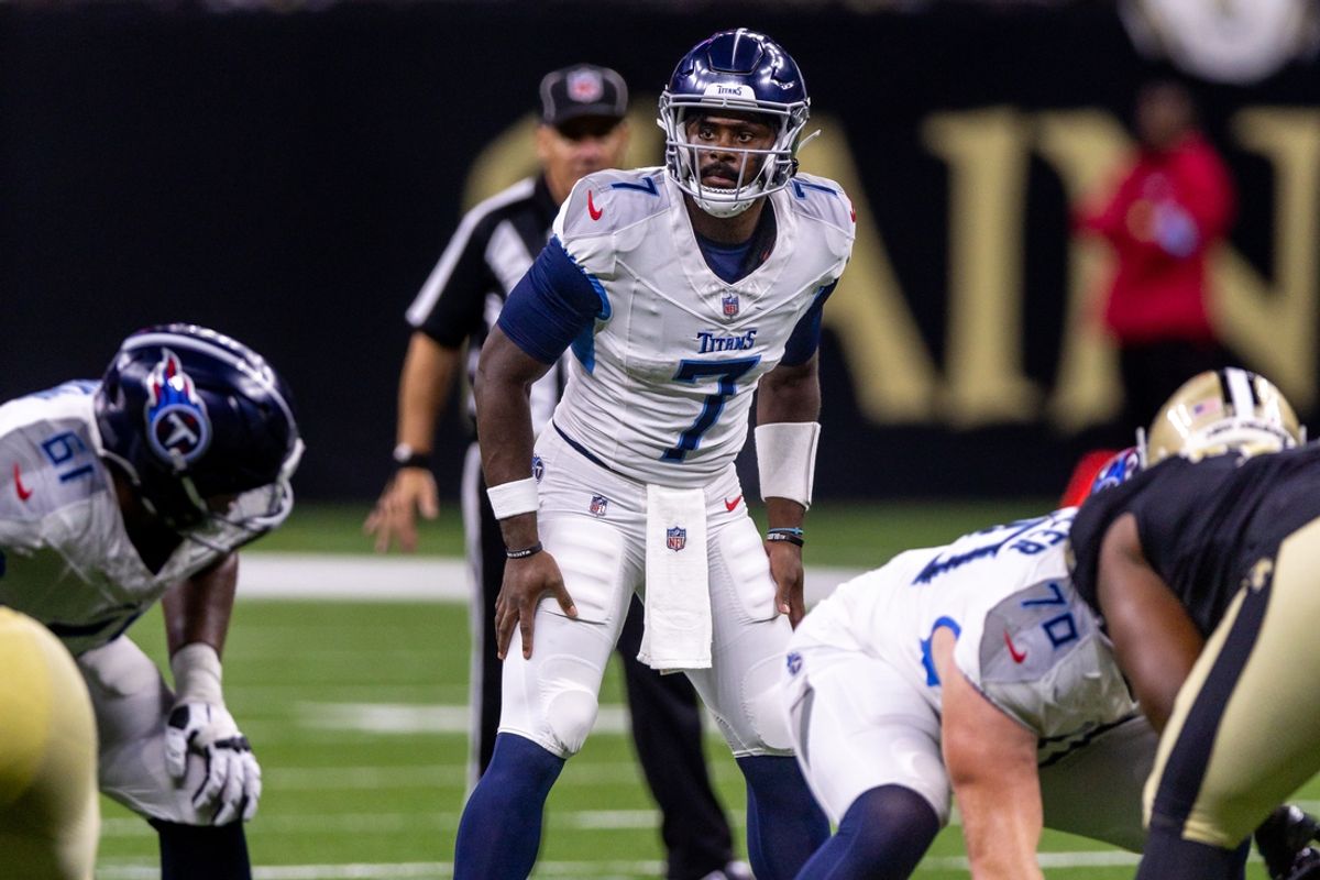 Aug 25, 2024; New Orleans, Louisiana, USA;  Tennessee Titans quarterback Malik Willis (7) looks over the New Orleans Saints defense during the second half at Caesars Superdome. Mandatory Credit: Stephen Lew-USA TODAY Sports