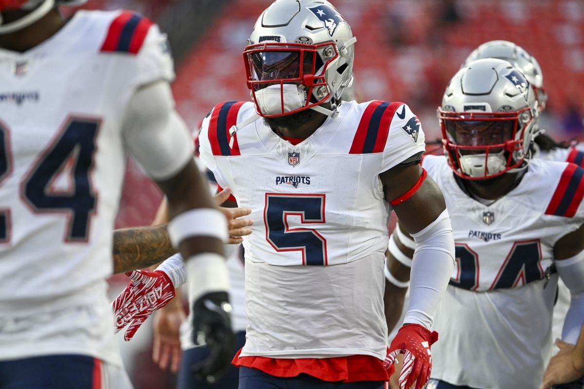 Aug 25, 2024; Landover, Maryland, USA;  New England Patriots safety Jabrill Peppers (5) takes the field with teammates before the game against the Washington Commanders at Commanders Field. Mandatory Credit: Tommy Gilligan-Imagn Images