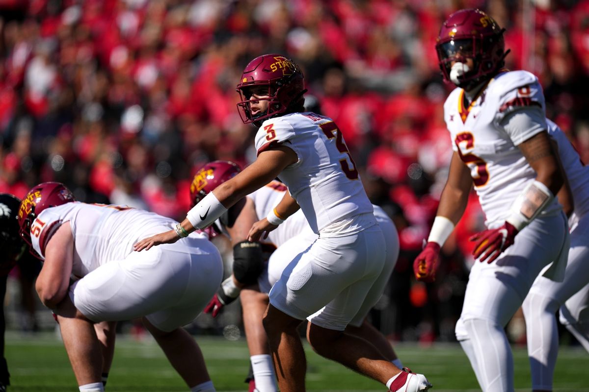 Iowa State Cyclones quarterback Rocco Becht (3) looks a for a play call in the first quarter during a college football game between the Iowa State Cyclones and the Cincinnati Bearcats Saturday, Oct. 14, 2023, at Nippert Stadium win Cincinnati.