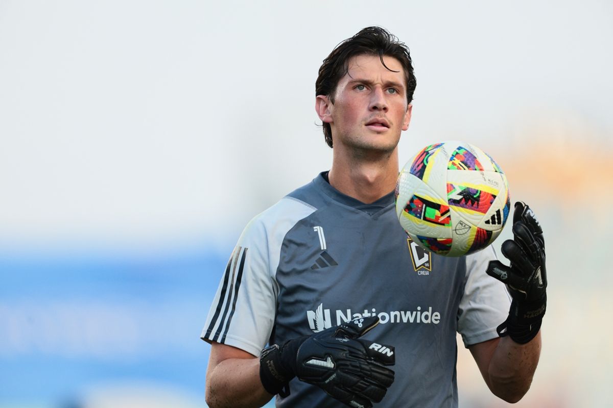 Aug 28, 2024; Philadelphia, Pennsylvania, USA; Columbus Crew goalkeeper Nicholas Hagen (1) warms up before the match against the Philadelphia Union at Subaru Park. Mandatory Credit: Caean Couto-Imagn Images