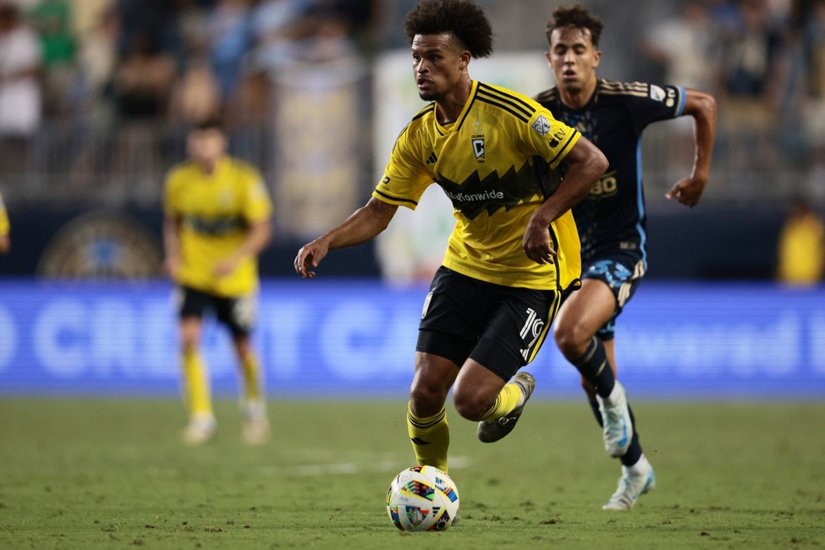 Aug 28, 2024; Philadelphia, Pennsylvania, USA; Columbus Crew forward Jacen Russell-Rowe (19) plays the ball in the second half against the Philadelphia Union at Subaru Park. Mandatory Credit: Caean Couto-USA TODAY Sports