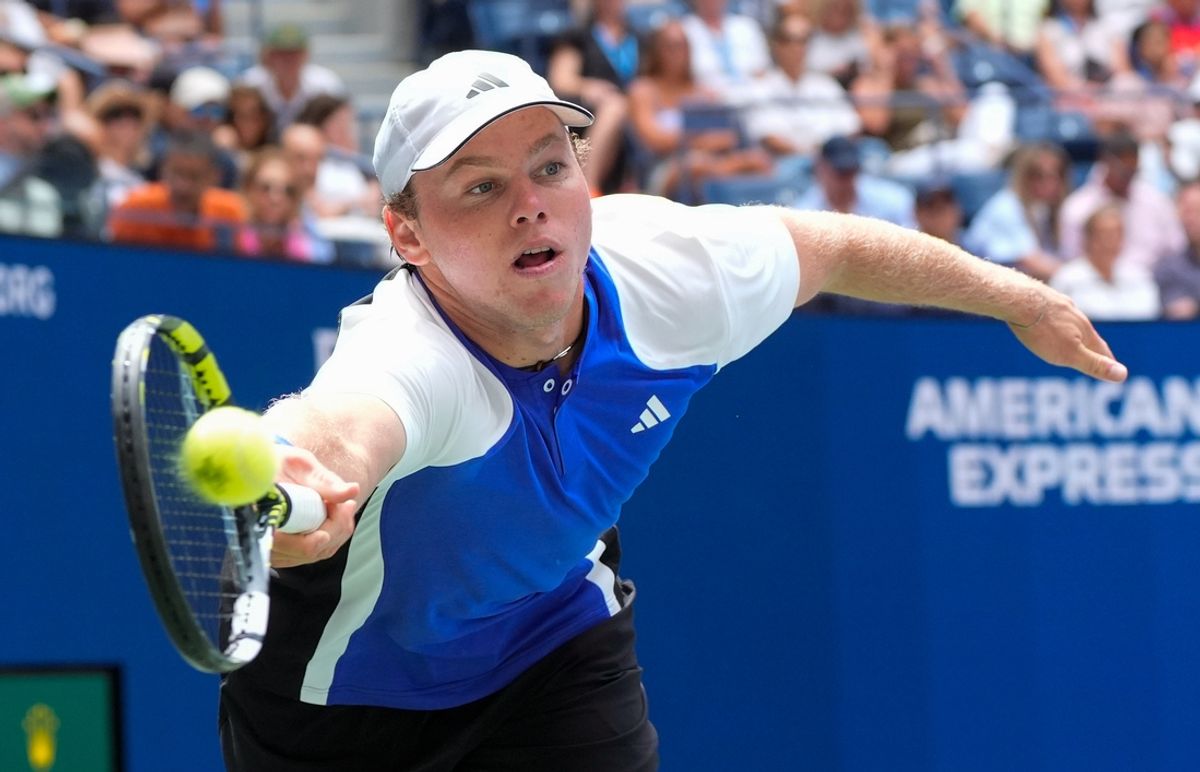 Aug 29, 2024; Flushing, NY, USA;  Alex Michelsen (USA) hits to Jannik Sinner (ITA) on day four of the 2024 U.S. Open tennis tournament at USTA Billie Jean King National Tennis Center. Mandatory Credit: Robert Deutsch-Imagn Images