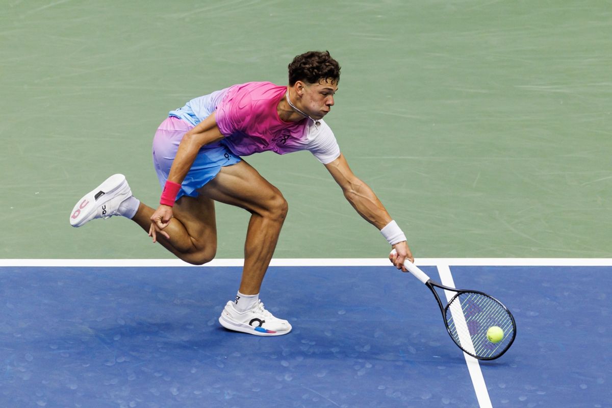 Aug 30, 2024; Flushing, NY, USA; Ben Shelton of the United States in action against Frances Tiafoe of the United States on day five of the 2024 U.S. Open tennis tournament at the USTA Billie Jean King National Tennis Center. Mandatory Credit: Mike Frey-Imagn Images