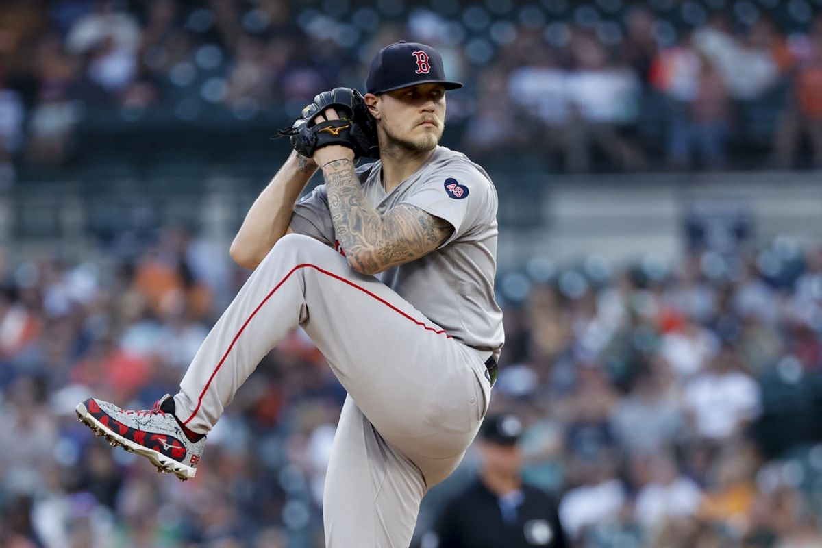 Aug 30, 2024; Detroit, Michigan, USA;  Boston Red Sox pitcher Tanner Houck (89) pitches in the second inning against the Detroit Tigers at Comerica Park. Mandatory Credit: Rick Osentoski-Imagn Images