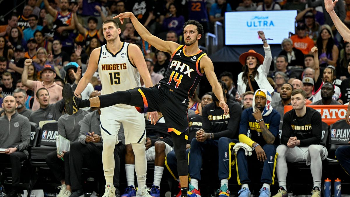 Landry Shamet invokes the crane pose against the Nuggets and Cobra Kai.