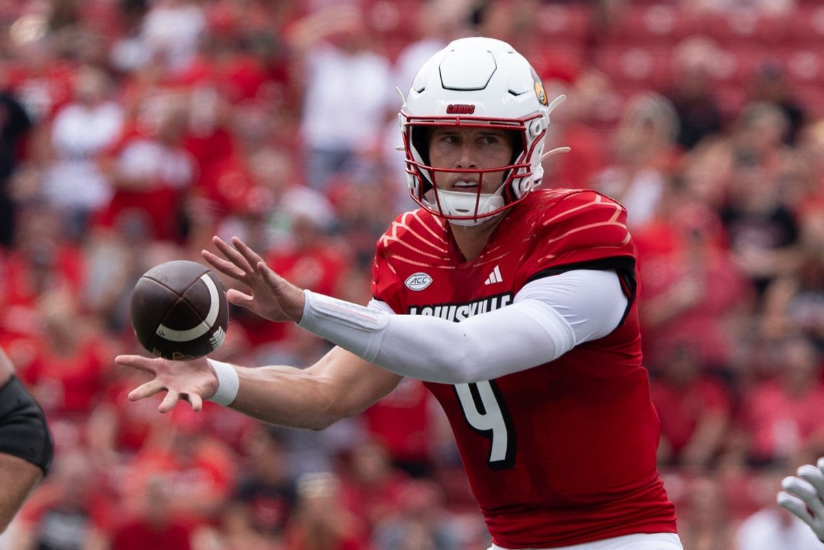 Louisville Cardinals quarterback Tyler Shough (9) catches the ball during their game against the Austin Peay Governors on Saturday, Aug. 31, 2024 at L&N Federal Credit Union Stadium in Louisville, Ky.