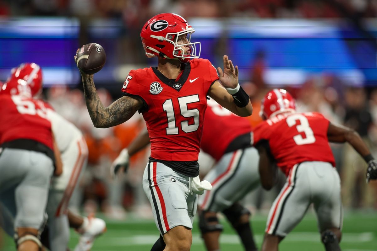 Aug 31, 2024; Atlanta, Georgia, USA; Georgia Bulldogs quarterback Carson Beck (15) throws a pass against the Clemson Tigers in the third quarter at Mercedes-Benz Stadium. Mandatory Credit: Brett Davis-USA TODAY Sports