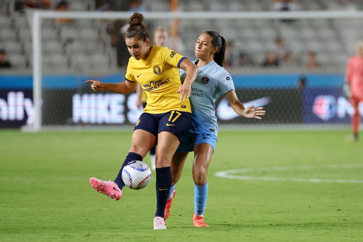 Aug 31, 2024; Houston, Texas, USA; Utah Royals FC defender Ana Tejeda (17) makes a play for the ball against the Houston Dash during the second half at Shell Energy Stadium. Mandatory Credit: Thomas Shea-USA TODAY Sports