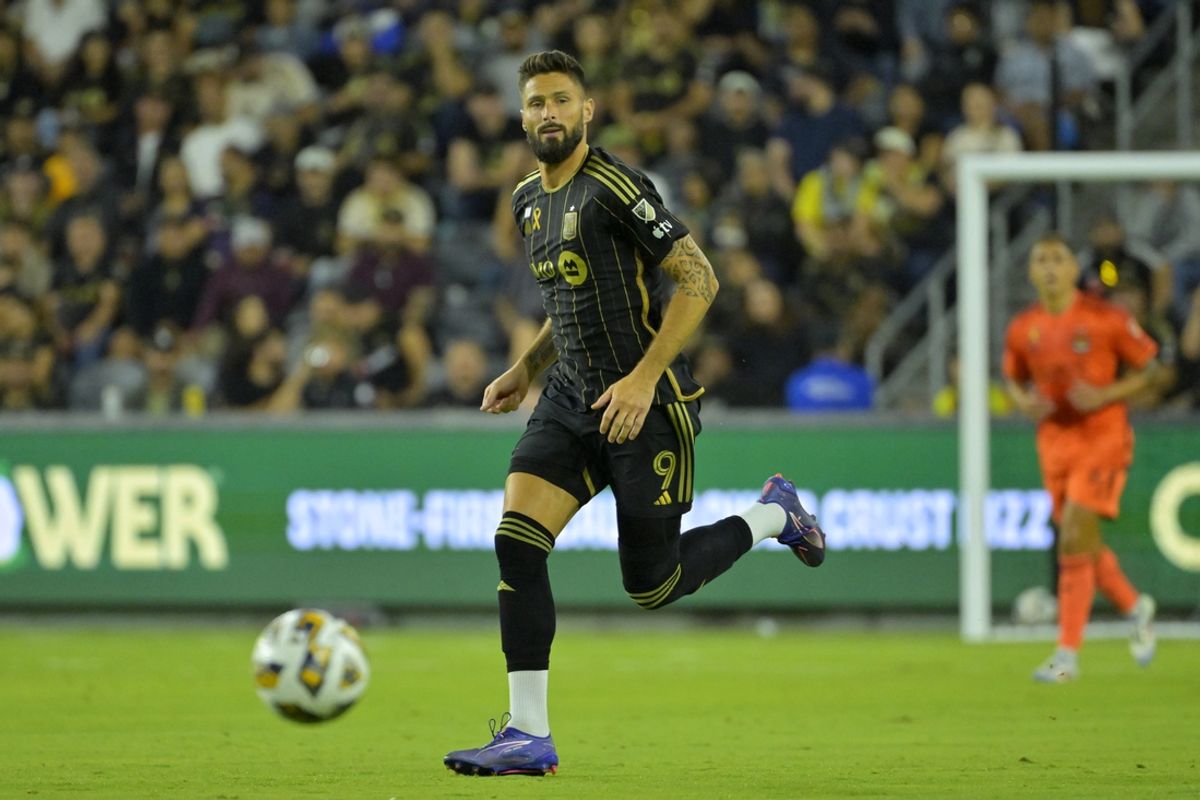Aug 31, 2024; Los Angeles, California, USA; LAFC forward Olivier Giroud (9) runs for the ball in the second half against Houston Dynamo FC at BMO Stadium. Mandatory Credit: Jayne Kamin-Oncea-Imagn Images