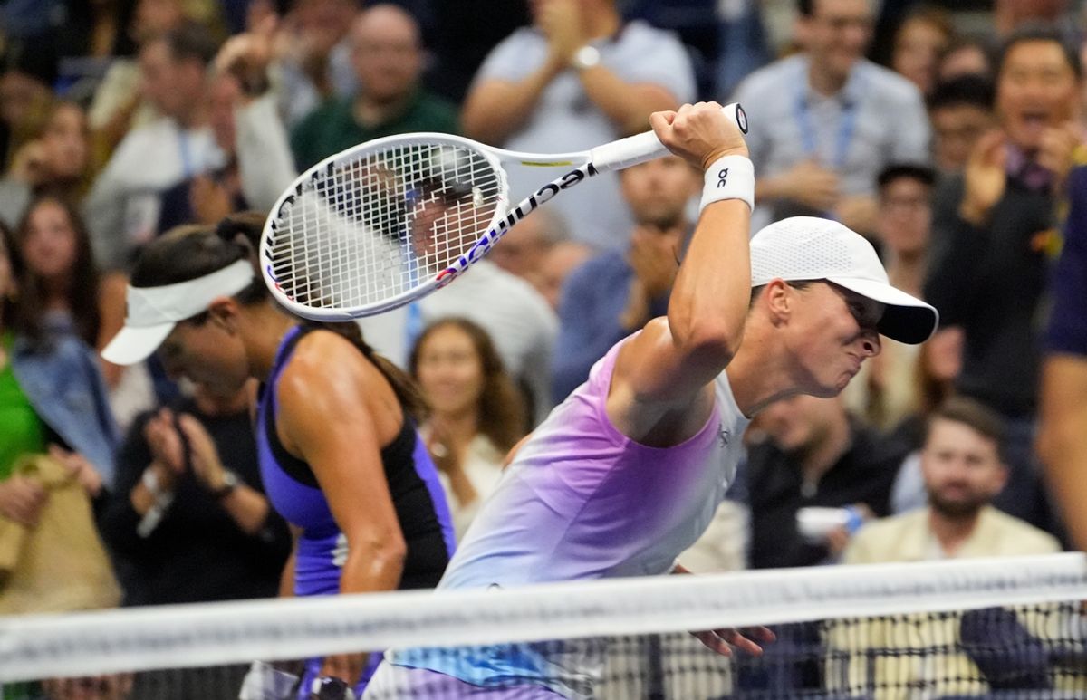 Sept 4 2024; Flushing, NY, USA;   Iga Swiatek (POL) smashes her racquet on the net in frustration after dropping a break of serve in the second set against Jessica Pegula (USA) on day ten of the 2024 U.S. Open tennis tournament at USTA Billie Jean King National Tennis Center. Mandatory Credit: Robert Deutsch-Imagn Images