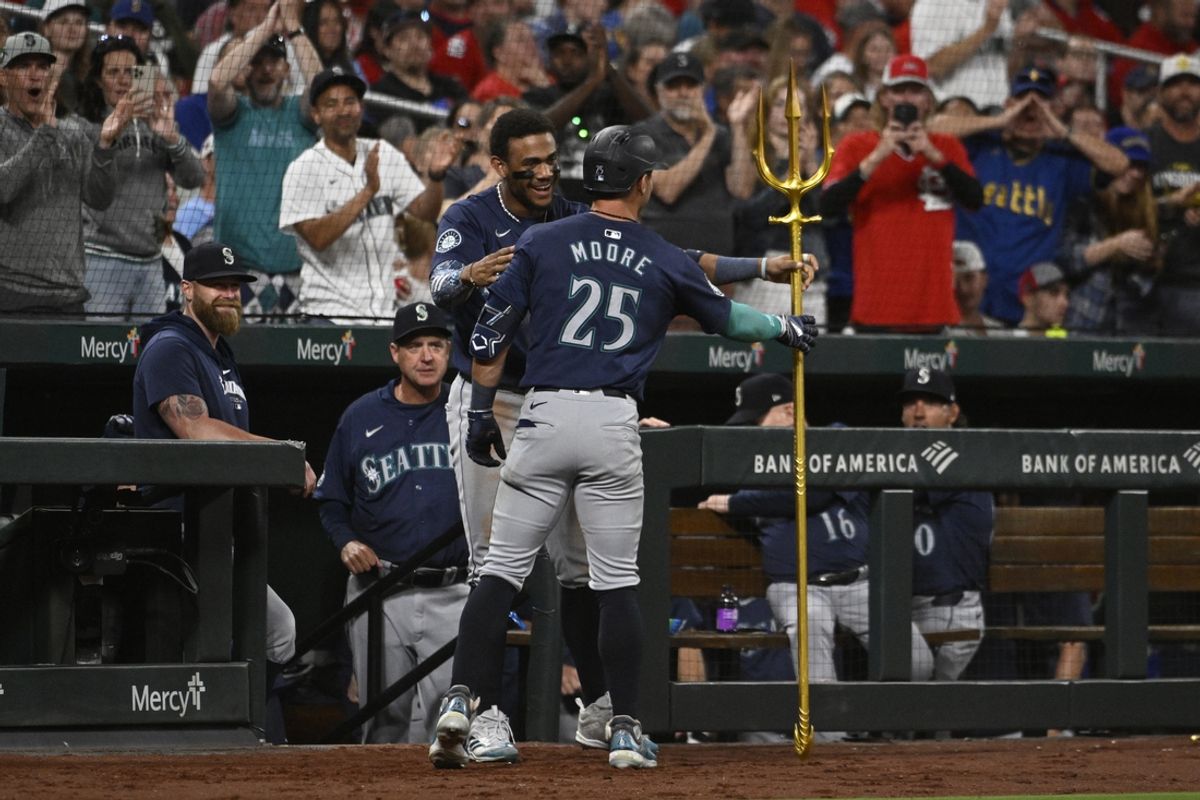 Sep 6, 2024; St. Louis, Missouri, USA; Seattle Mariners second baseman Dylan Moore (25) is congratulated after hitting a two-run home run against the St. Louis Cardinals in the sixth inning at Busch Stadium. Mandatory Credit: Joe Puetz-Imagn Images