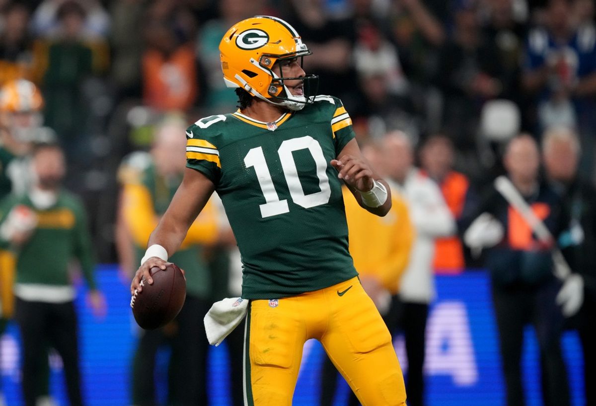 Sep 6, 2024; Sao Paulo, BRA; Green Bay Packers quarterback Jordan Love (10) drops to throw during the second half against the Philadelphia Eagles at Neo Quimica Arena. Mandatory Credit: Kirby Lee-Imagn Images
