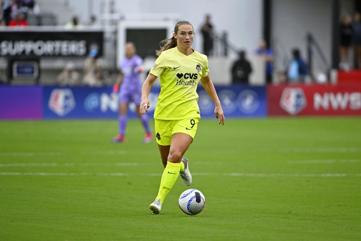 Sep 7, 2024; Washington, District of Columbia, USA; Washington Spirit defender Tara McKeown (9) controls the ball against Portland Thorns FC during the first half at Audi Field. Mandatory Credit: Brad Mills-Imagn Images