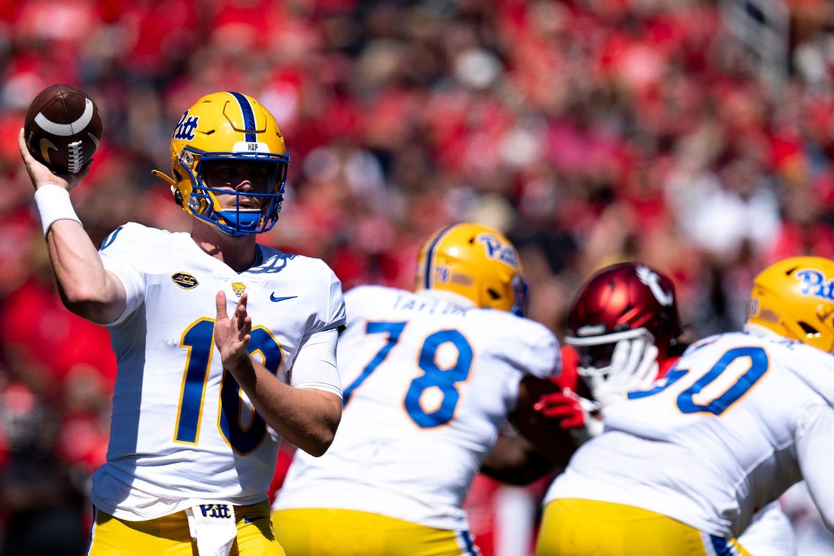 Pittsburgh Panthers quarterback Eli Holstein (10) throws a pass in the first quarter of the College Football game between the Cincinnati Bearcats and the Pittsburgh Panthers at Nippert Stadium in Cincinnati on Saturday, Sept. 7, 2024.