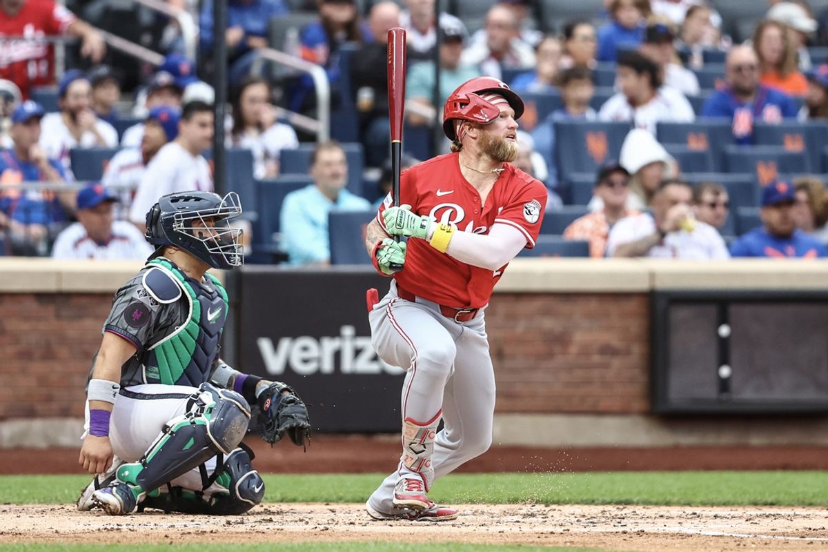 Sep 7, 2024; New York City, New York, USA;  Cincinnati Reds right fielder Jake Fraley (27) hits a single in the third inning against the New York Mets at Citi Field. Mandatory Credit: Wendell Cruz-Imagn Images