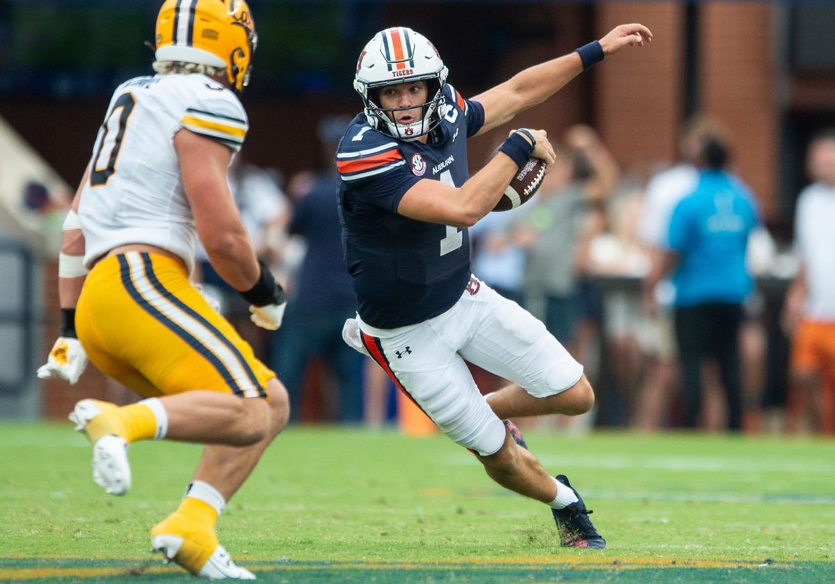Auburn Tigers quarterback Payton Thorne (1) runs the ball as Auburn Tigers take on California Golden Bears at Jordan-Hare Stadium in Auburn, Ala., on Saturday, Sept. 7, 2024. California Golden Bears defeated Auburn Tigers 21-14.