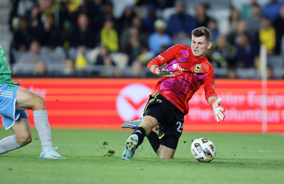Sep 7, 2024; Columbus, Ohio, USA;  Columbus Crew midfielder Sean Zawadzki (25) goes for the save, but can not get the ball during the second half against the Seattle Sounders at Lower.com Field. Mandatory Credit: Joseph Maiorana-Imagn Images