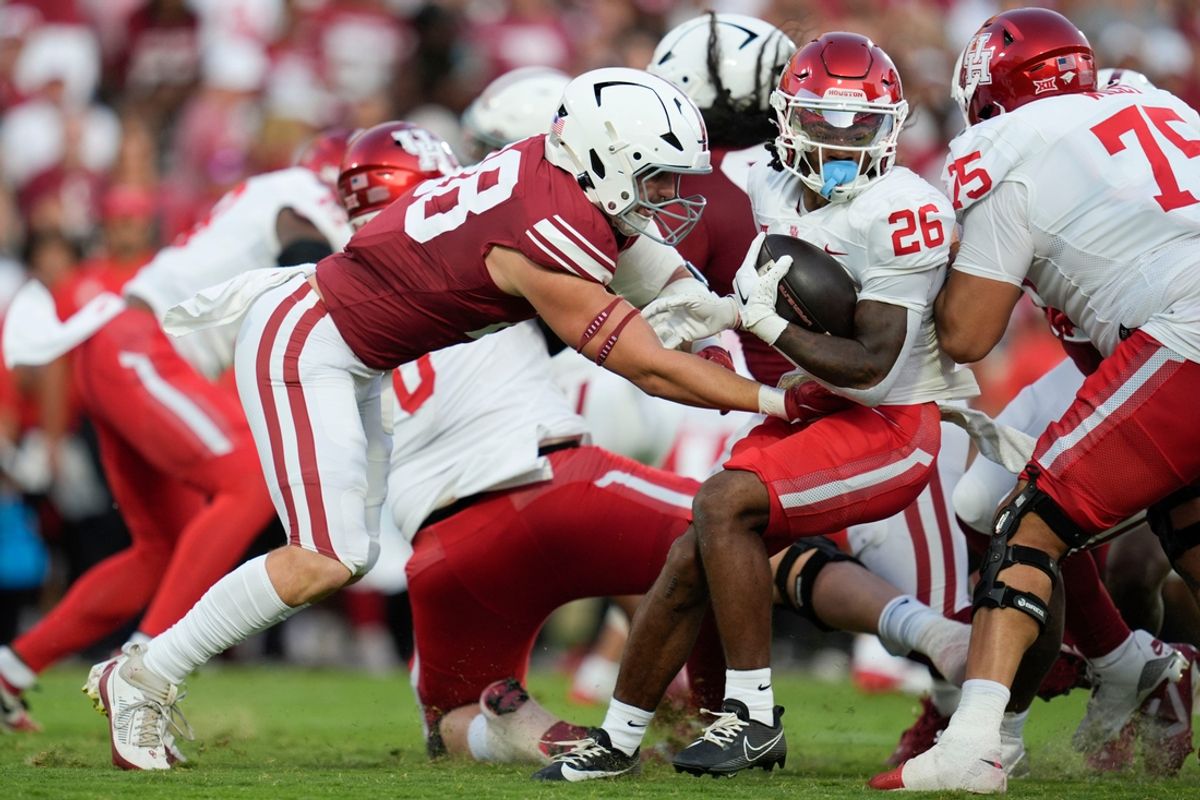 Oklahoma Sooners linebacker Danny Stutsman (28) brings down Houston Cougars running back Re'Shaun Sanford II (26) during a college football game between the University of Oklahoma Sooners (OU) and the Houston Cougars at Gaylord Family Ð Oklahoma Memorial Stadium in Norman, Okla., Saturday, Sept. 7, 2024.