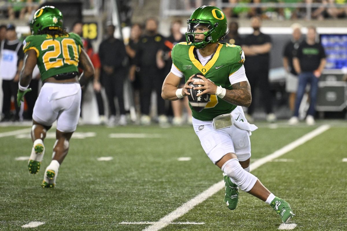 Sep 7, 2024; Eugene, Oregon, USA; Oregon Ducks quarterback Dillon Gabriel (8) looks down field to pass the ball during the second half against the Boise State Broncos at Autzen Stadium. Mandatory Credit: Troy Wayrynen-Imagn Images
