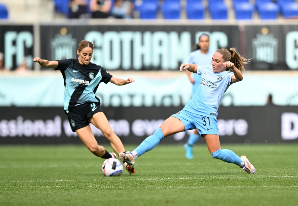 Sep 8, 2024; Harrison, New Jersey, USA; Houston Dash midfielder Elin Rubensson (31) and NJ/NY Gotham FC forward Esther Gonzalez (9) in action in a NWSL game at Red Bull Arena. Mandatory Credit: Mark Smith-Imagn Images