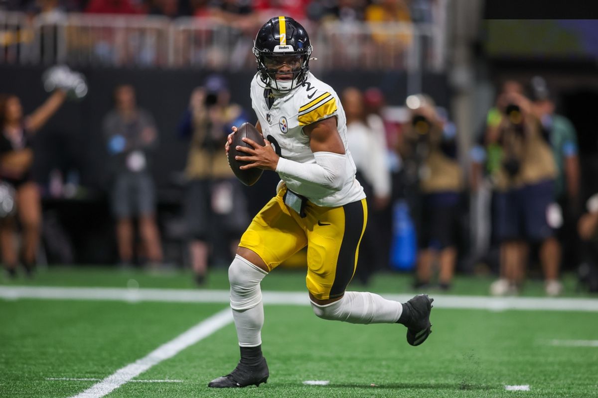 Sep 8, 2024; Atlanta, Georgia, USA; Pittsburgh Steelers quarterback Justin Fields (2) drops back to pass against the Atlanta Falcons in the fourth quarter at Mercedes-Benz Stadium. Mandatory Credit: Brett Davis-Imagn Images