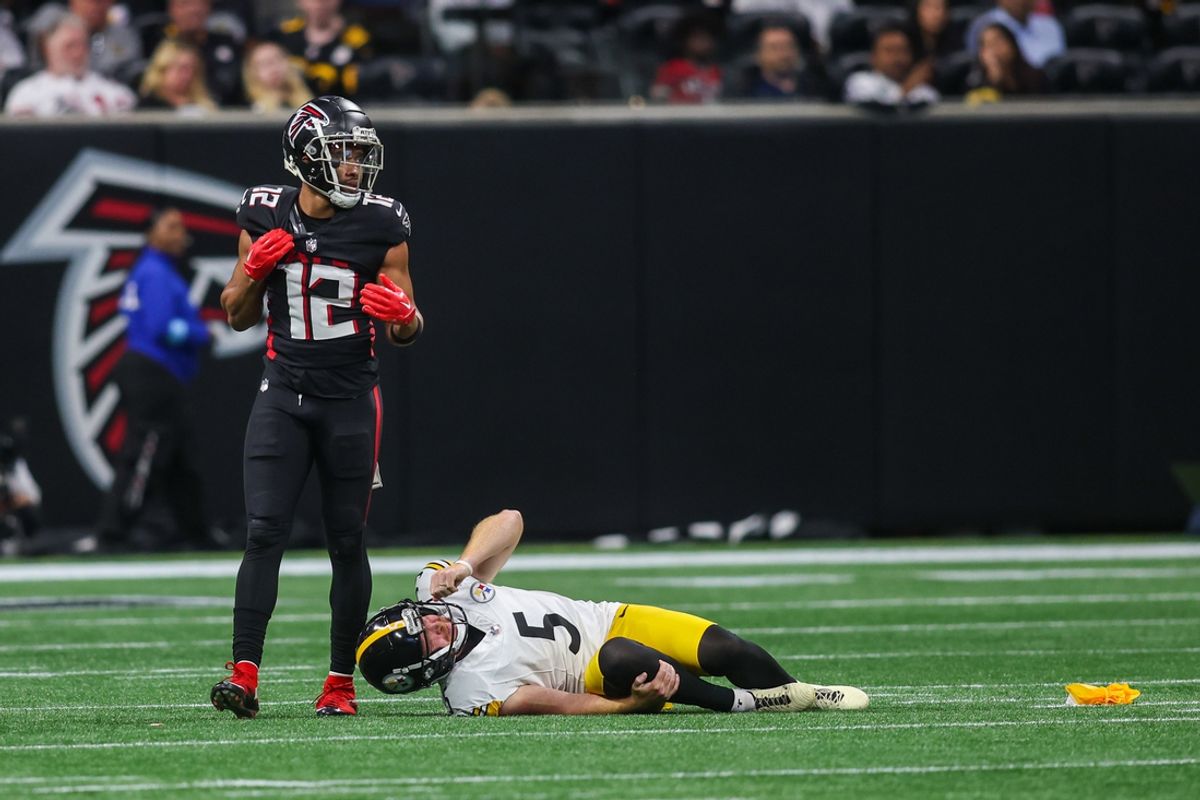 Sep 8, 2024; Atlanta, Georgia, USA; Atlanta Falcons wide receiver KhaDarel Hodge (12) looks at Pittsburgh Steelers punter Cameron Johnston (5) in the fourth quarter at Mercedes-Benz Stadium. Mandatory Credit: Brett Davis-Imagn Images