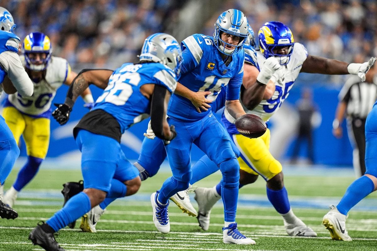 Detroit Lions quarterback Jared Goff (16) hands the ball to running back Jahmyr Gibbs (26) during the second half at Ford Field in Detroit on Sunday, September 8, 2024.