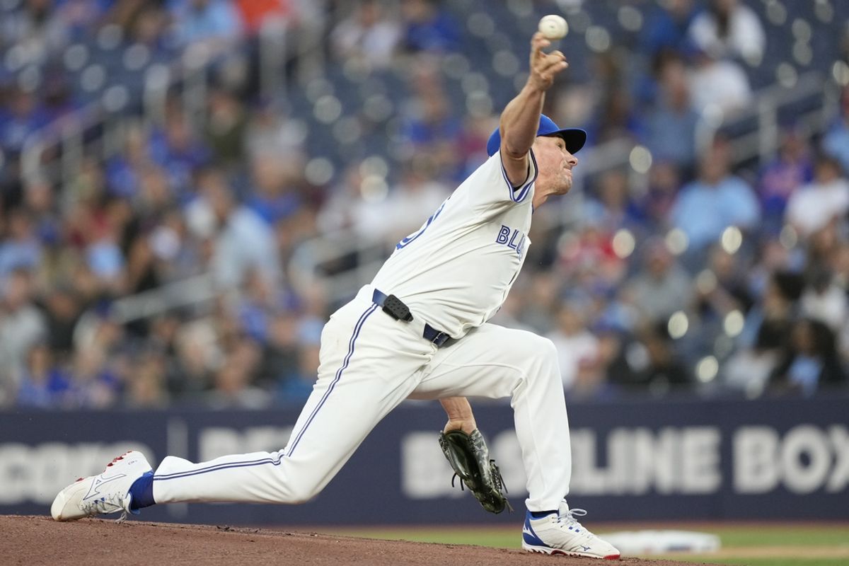 Sep 10, 2024; Toronto, Ontario, CAN; Toronto Blue Jays starting pitcher Chris Bassitt (40) pitches to the New York Mets during the first inning at Rogers Centre. Mandatory Credit: John E. Sokolowski-Imagn Images