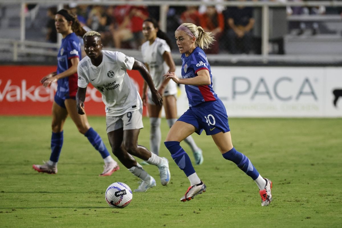 Sep 13, 2024; Cary, North Carolina, USA;  North Carolina Courage midfielder Denise O'Sullivan (10) dribbles the ball against Bay FC forward Racheal Kundananji (9) during the first half at WakeMed Soccer Park. Mandatory Credit: Jaylynn Nash-Imagn Images