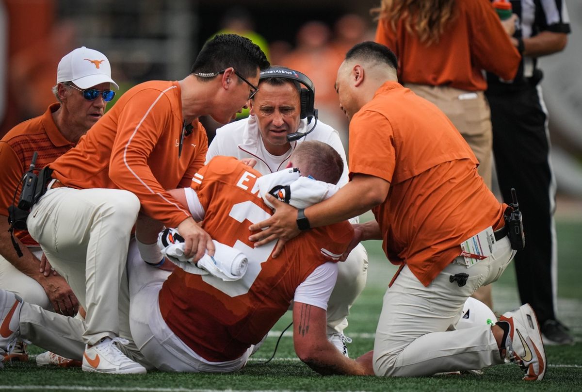 Texas Longhorns Head Coach Steve Sarkisian, center, speaks with quarterback Quinn Ewers (3) moments before Ewers left the game early in the second quarter of the Longhorns' game against the UTSA Roadrunners at Darrell K RoyalÐTexas Memorial Stadium, Saturday, Sept. 14, 2024.