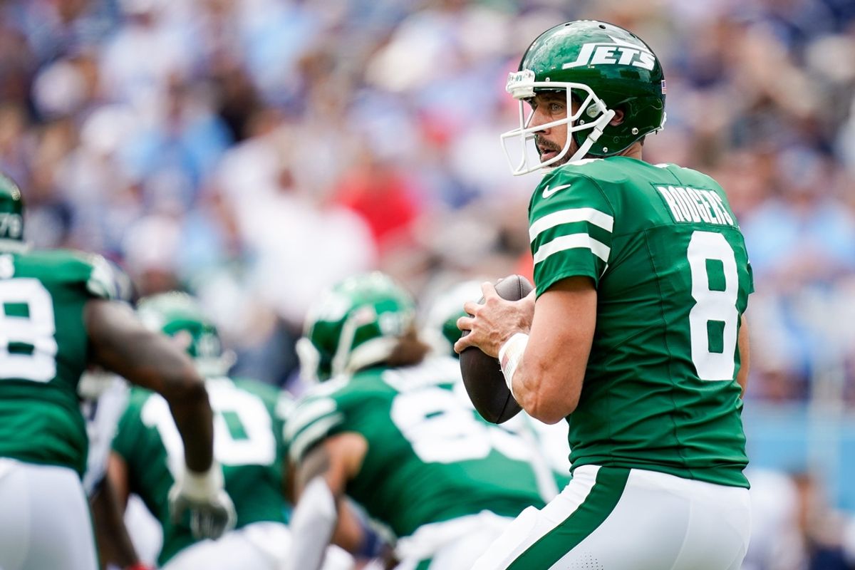 New York Jets quarterback Aaron Rodgers (8) looks for a receiver against the Tennessee Titans during the second quarter at Nissan Stadium in Nashville, Tenn., Sunday, Sept. 15, 2024.