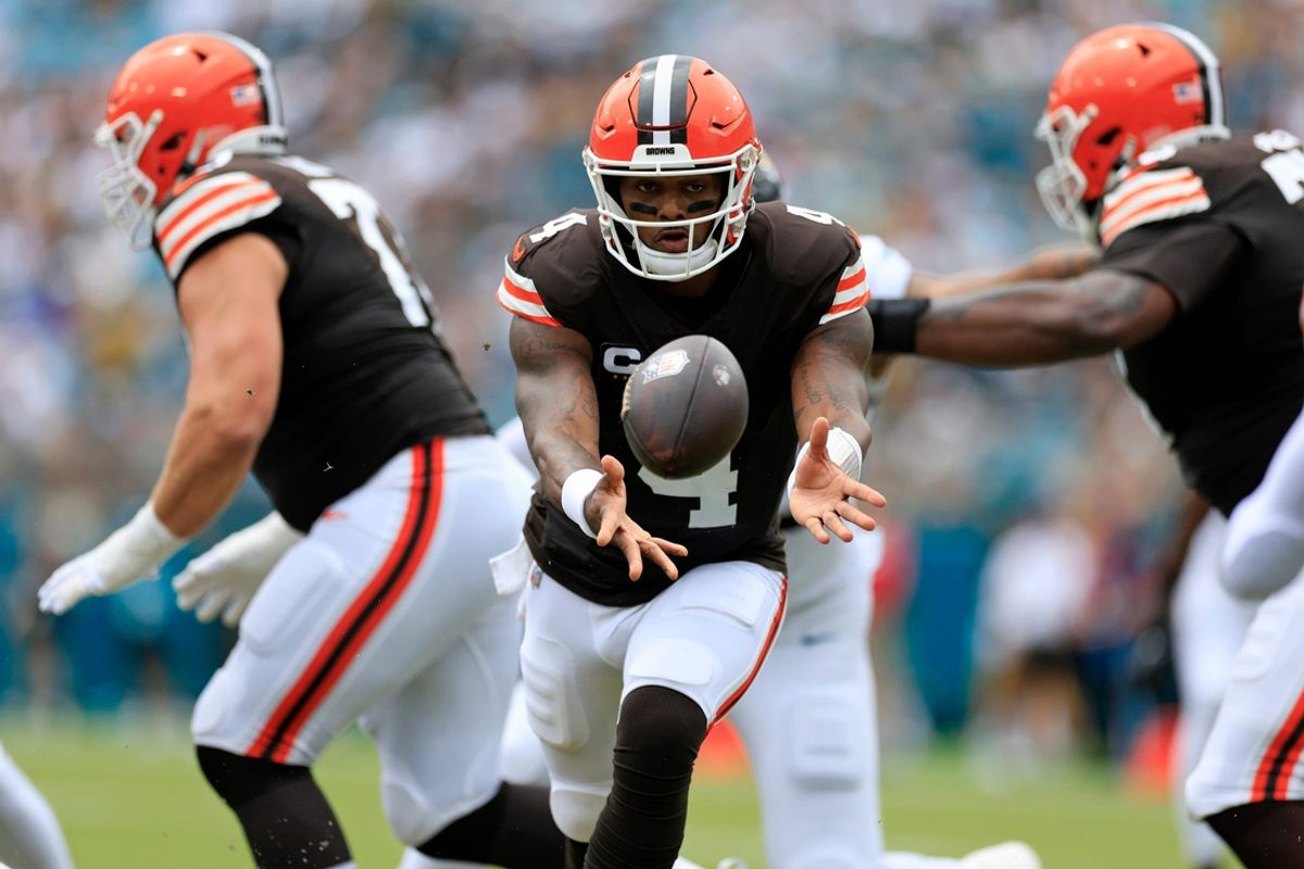 Cleveland Browns quarterback Deshaun Watson (4) pitches the ball during the first quarter of an NFL football matchup Sunday, Sept. 15, 2024 at EverBank Stadium in Jacksonville, Fla. [Corey Perrine/Florida Times-Union]