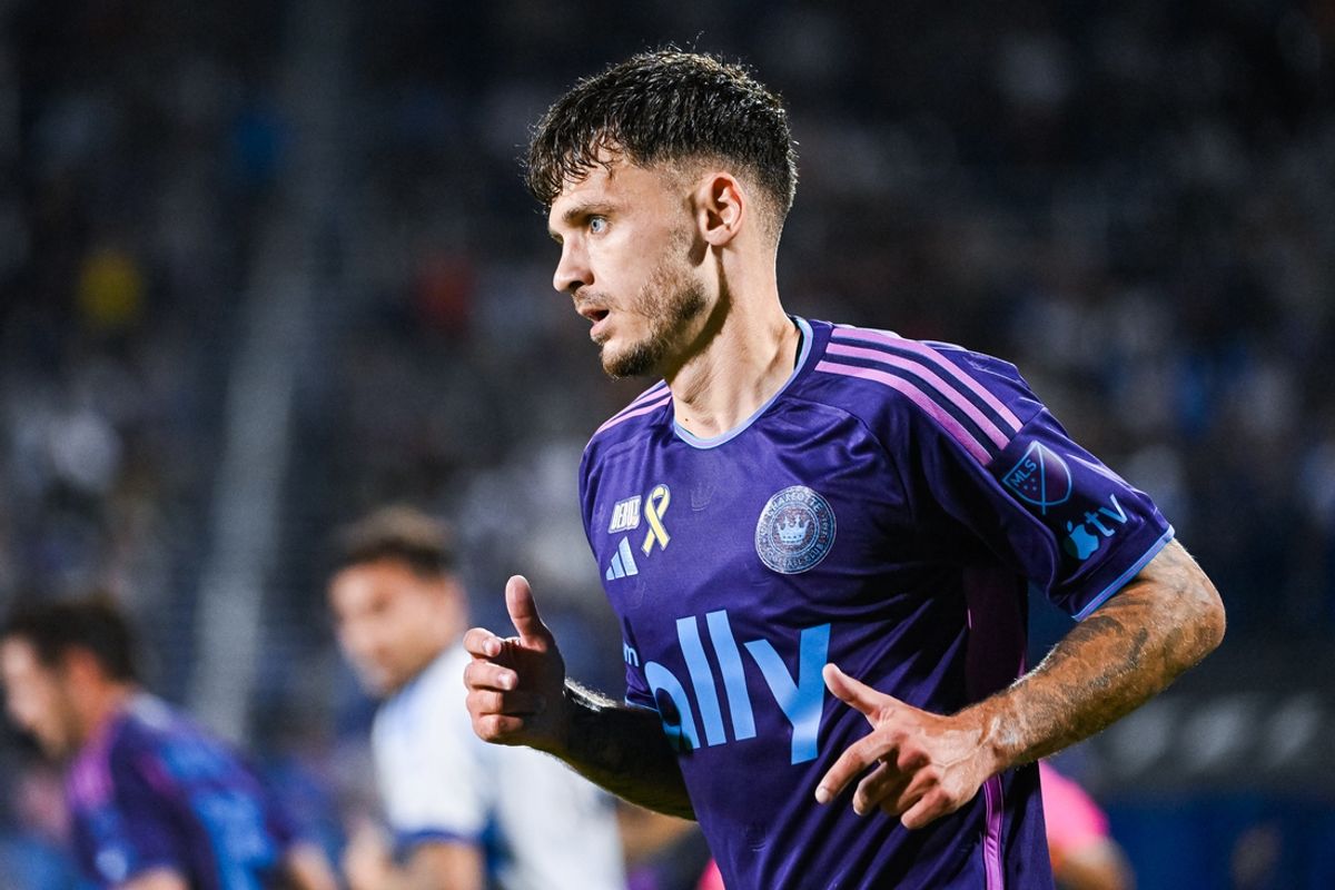 Sep 14, 2024; Montreal, Quebec, CAN; Charlotte FC midfielder Jamie Paterson (7) looks on against CF Montreal during second half at Stade Saputo. Mandatory Credit: David Kirouac-Imagn Images