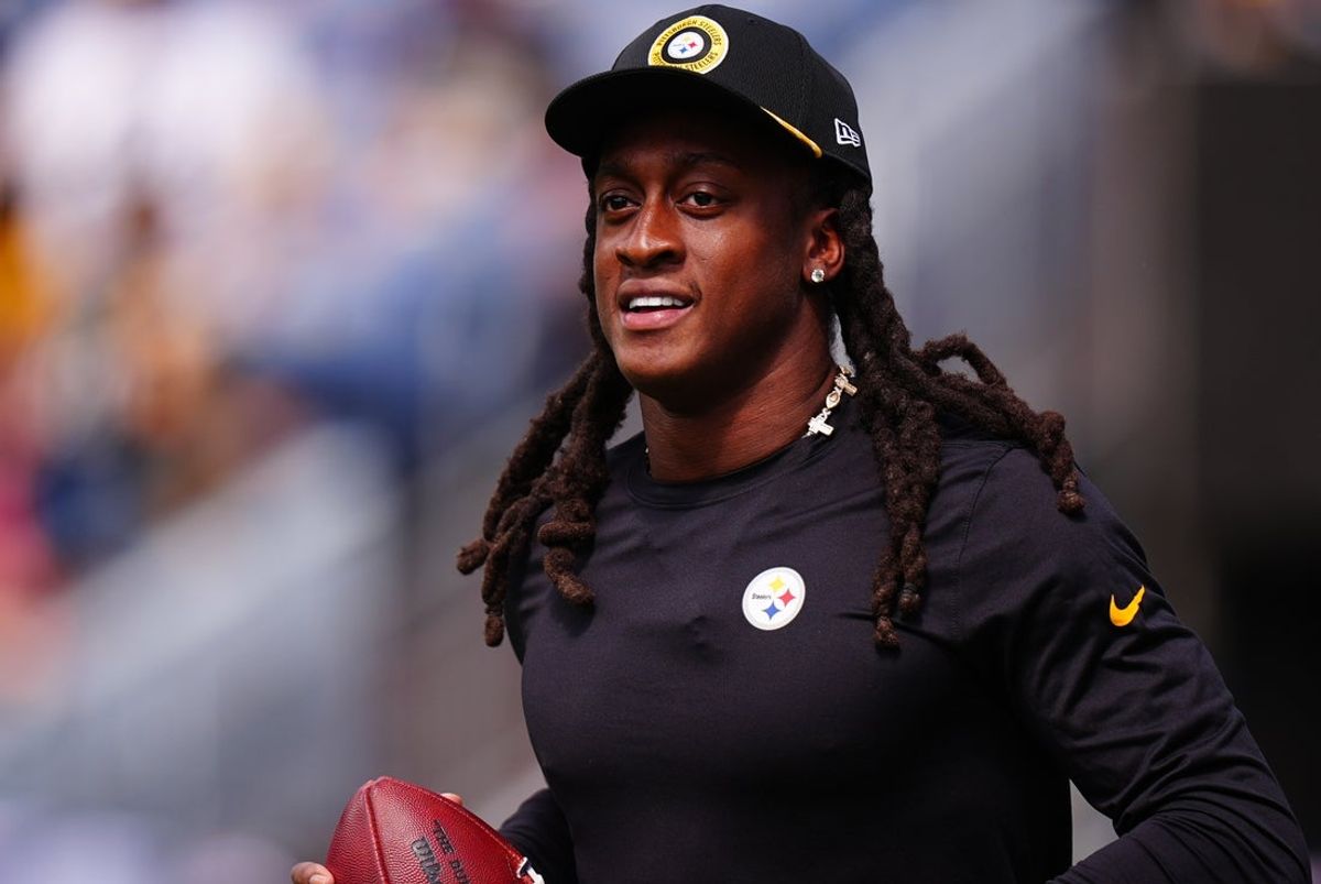 Sep 15, 2024; Denver, Colorado, USA; Pittsburgh Steelers safety Terrell Edmunds (38) before the first quarter against the Denver Broncos at Empower Field at Mile High. Mandatory Credit: Ron Chenoy-Imagn Images