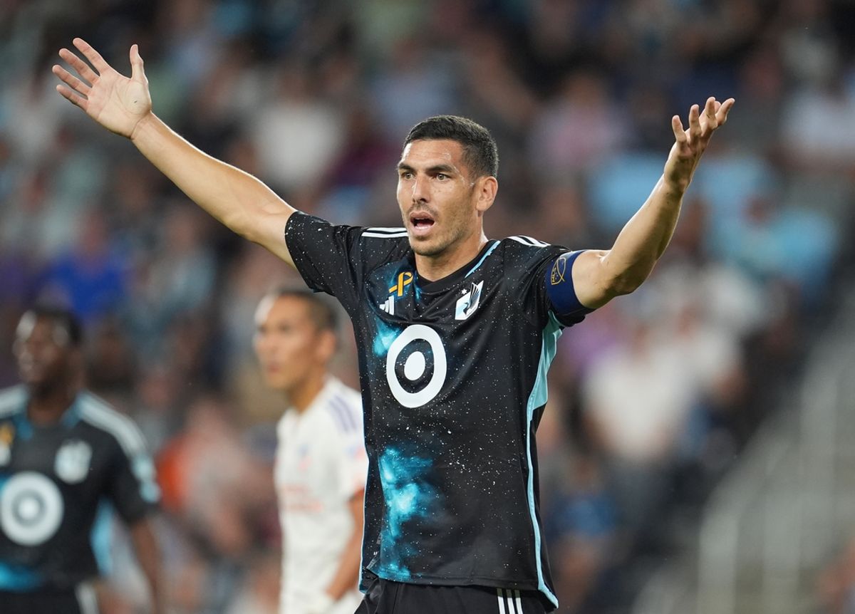 Sep 18, 2024; Saint Paul, Minnesota, USA; Minnesota United midfielder Michael Boxall (15) argues a call during the first half against FC Cincinnati at Allianz Field. Mandatory Credit: Matt Blewett-Imagn Images