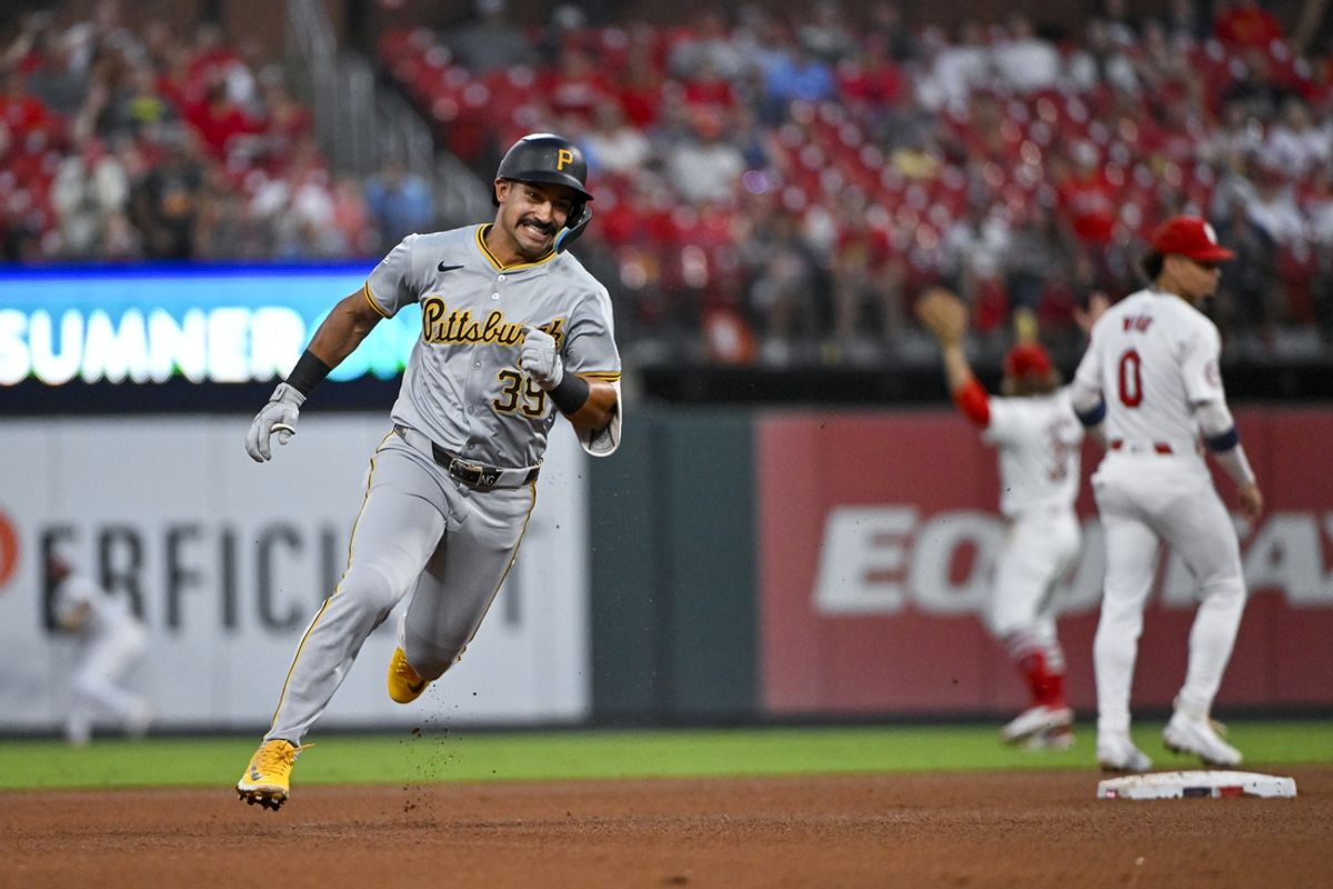 Sep 19, 2024; St. Louis, Missouri, USA;  Pittsburgh Pirates second baseman Nick Gonzales (39) runs to third for a triple against the St. Louis Cardinals during the fourth inning at Busch Stadium. Mandatory Credit: Jeff Curry-Imagn Images