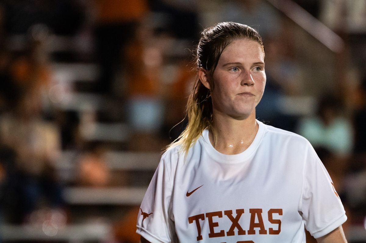 Texas Longhorns midfielder Lexi Missimo (10) sets up for a corner kick in the first half of the Longhorns' game against the Alabama Crimson Tide in their first SEC Conference match-up of the season at Mike A. Myers Stadium in Austin, Sept. 19, 2024. The game ended in a 2-2 draw.
