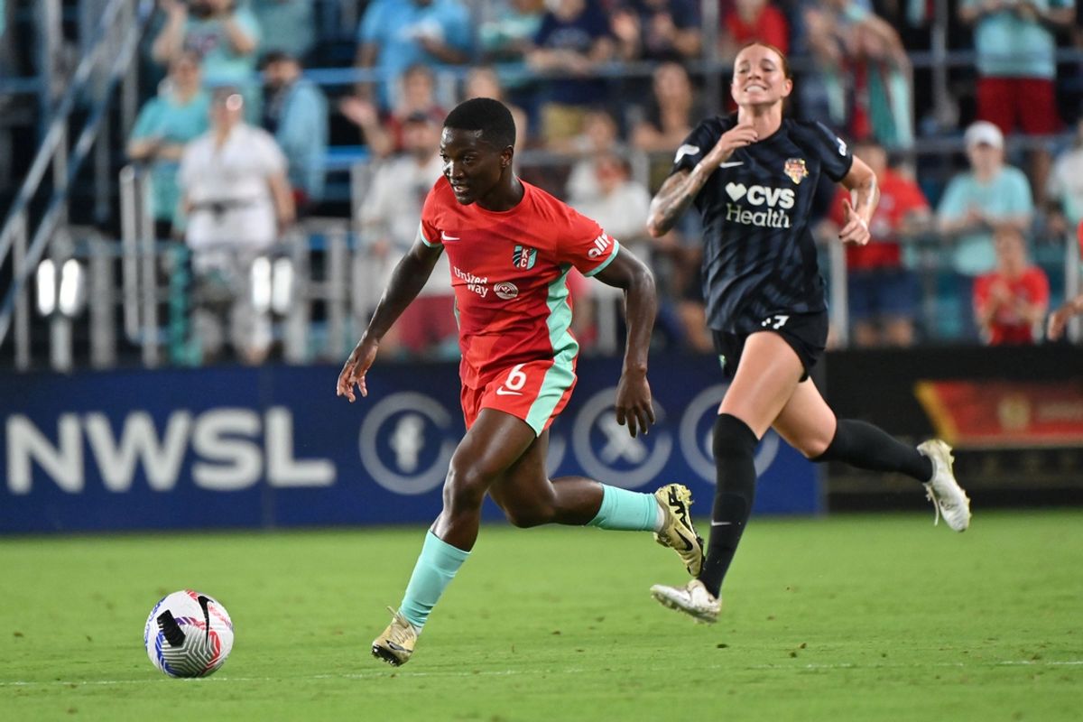 Sep 20, 2024; Kansas City, Missouri, USA; Kansas City Current forward Temwa Chawinga (6) dribbles the ball during the second half against the Washington Spirit at CPKC Stadium. Mandatory Credit: Peter Aiken-Imagn Images