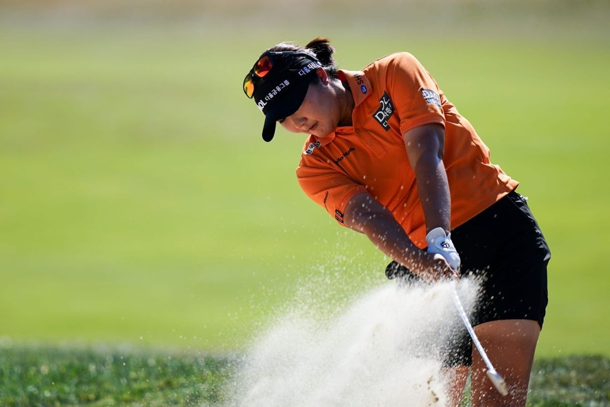 Haeran Ryu hits from the sand in the 18th hole during the 2024 Kroger Queen City Championships, Saturday, Sept. 21, 2024, at TPC River Bend golf course in Maineville, Ohio.