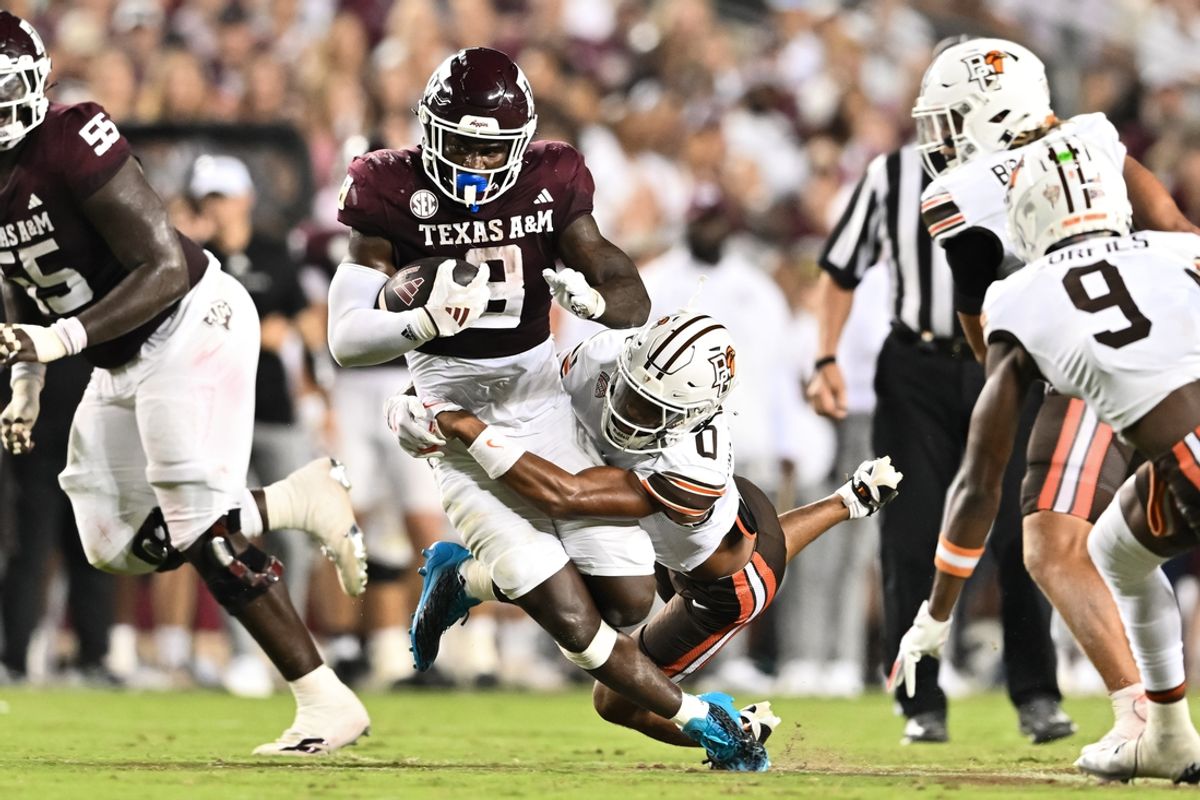Sep 21, 2024; College Station, Texas, USA; Texas A&M Aggies running back Le'Veon Moss (8) runs the ball as Bowling Green Falcons cornerback Darius McClendon (0) attempts a tackle during the second quarter at Kyle Field. Mandatory Credit: Maria Lysaker-Imagn Images.