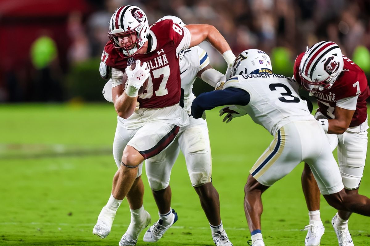 Sep 21, 2024; Columbia, South Carolina, USA;  South Carolina Gamecocks tight end Brady Hunt (87) runs after a catch against the Akron Zips in the second quarter at Williams-Brice Stadium. Mandatory Credit: Jeff Blake-Imagn Images