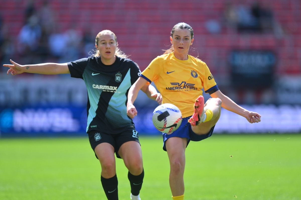 Sep 22, 2024; Harrison, New Jersey, USA; Utah Royals FC forward Paige Monaghan (4) controls the ball as NJ/NY Gotham FC midfielder Delanie Sheehan (17) defends during the first half at Red Bull Arena. Mandatory Credit: John Jones-Imagn Images