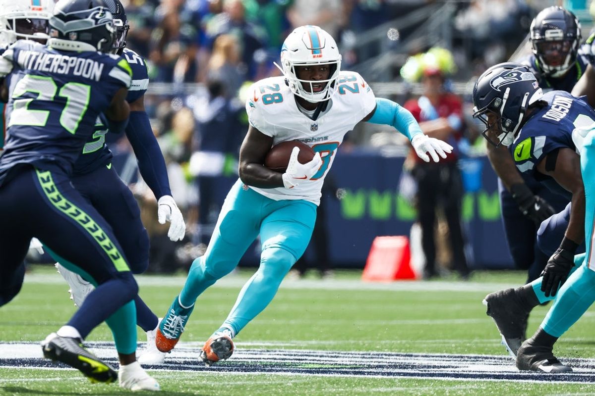 Sep 22, 2024; Seattle, Washington, USA; Miami Dolphins running back DeVon Achane (28) rushes against the Seattle Seahawks during the first quarter at Lumen Field. Mandatory Credit: Joe Nicholson-Imagn Images