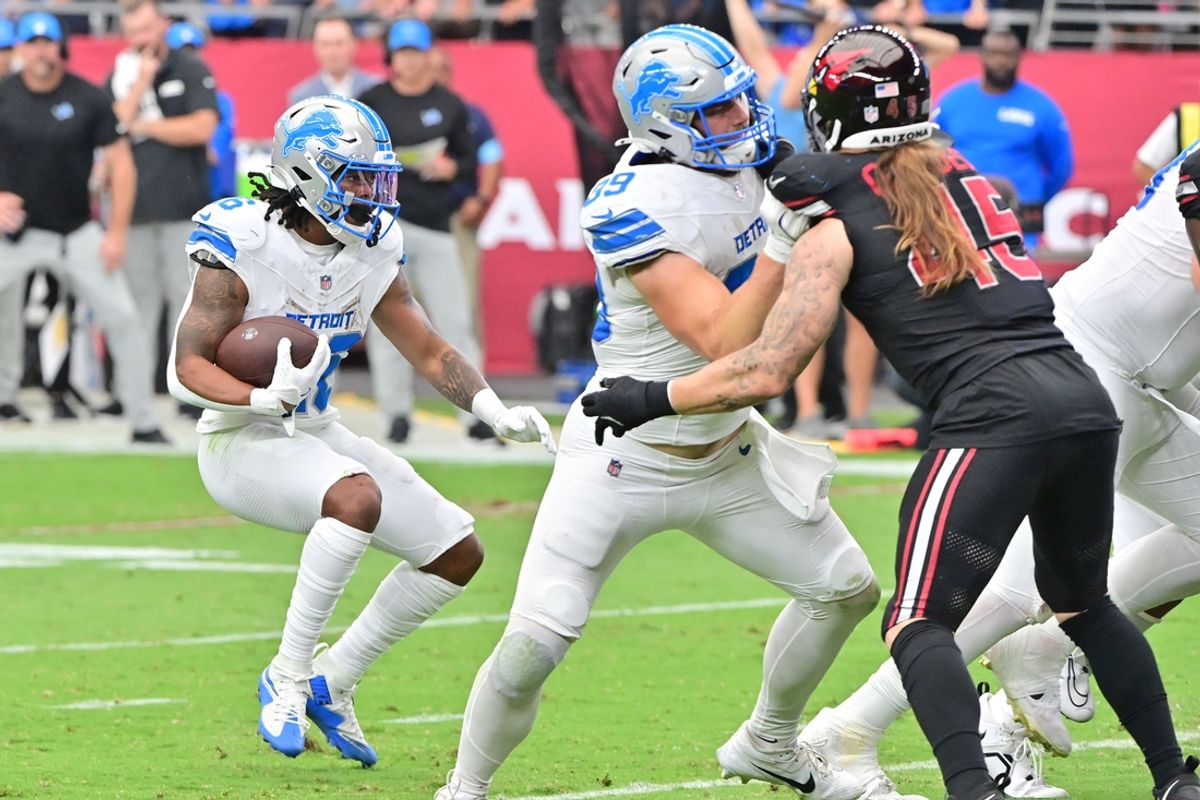Sep 22, 2024; Glendale, Arizona, USA;  Detroit Lions running back Jahmyr Gibbs (26) runs the ball in the first half against the Arizona Cardinals at State Farm Stadium. Mandatory Credit: Matt Kartozian-Imagn Images